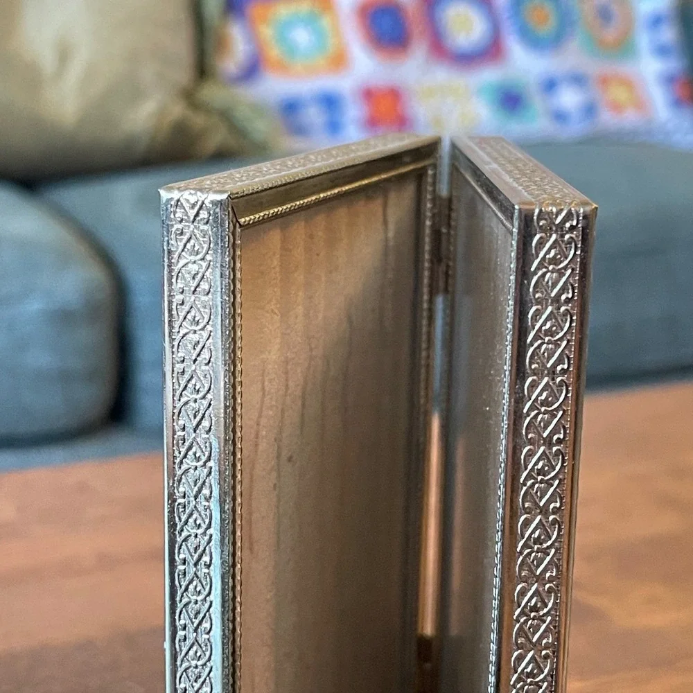 Vtg MCM Gold Brass Ornate‎ Scroll Metal Bi-Fold Hinged Picture Frames 3.5